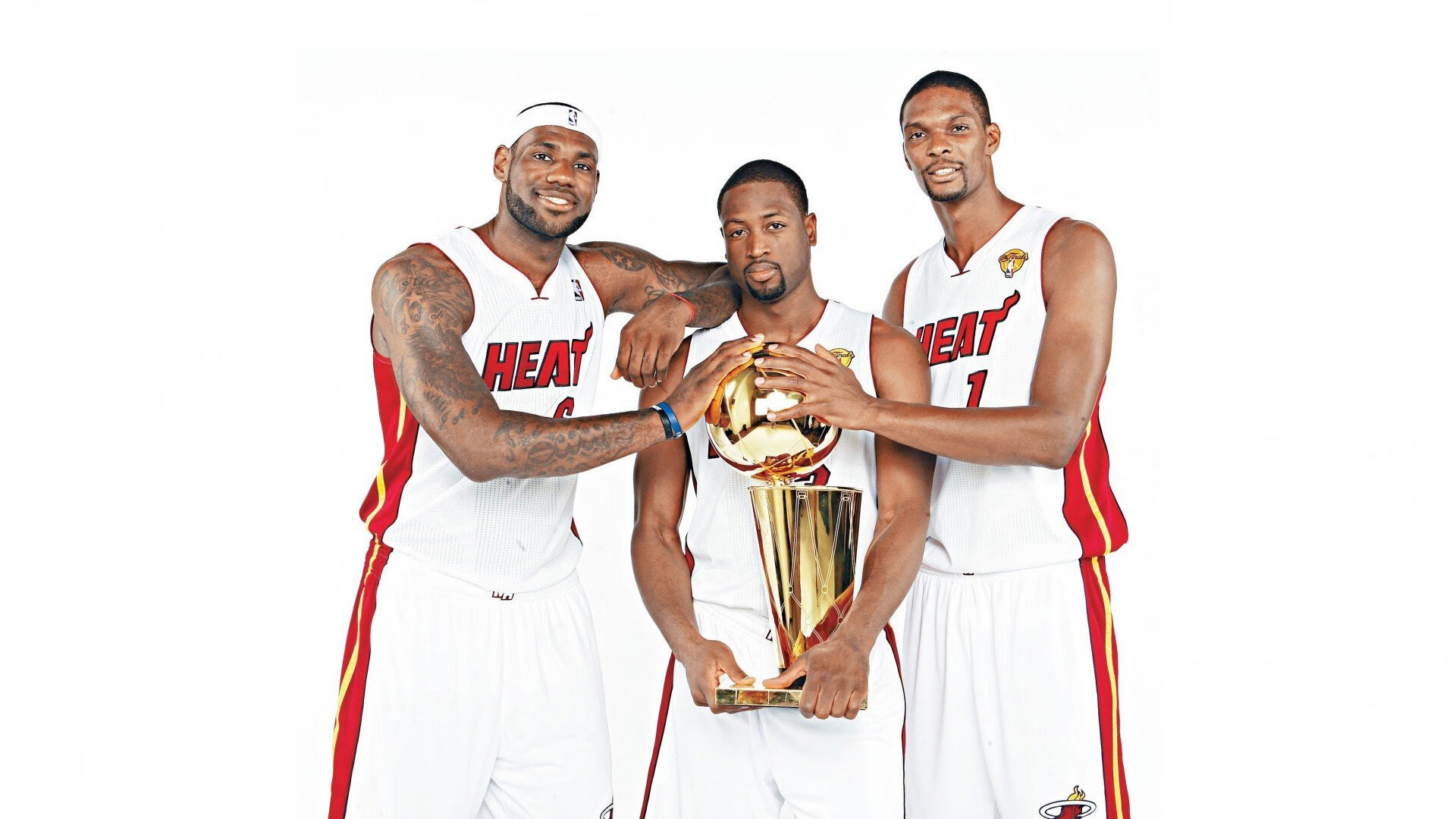 勇士外线命中率下滑战术需重新规划,勇士内线球员有谁