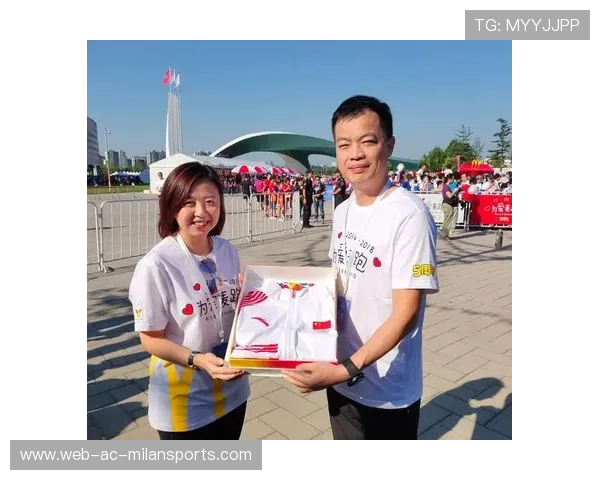 球员参与俱乐部公益跑，现场氛围温暖且感人