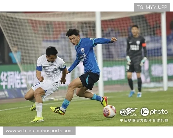 足球吊射越过门将，瞬间点燃场上激情的完美一瞬