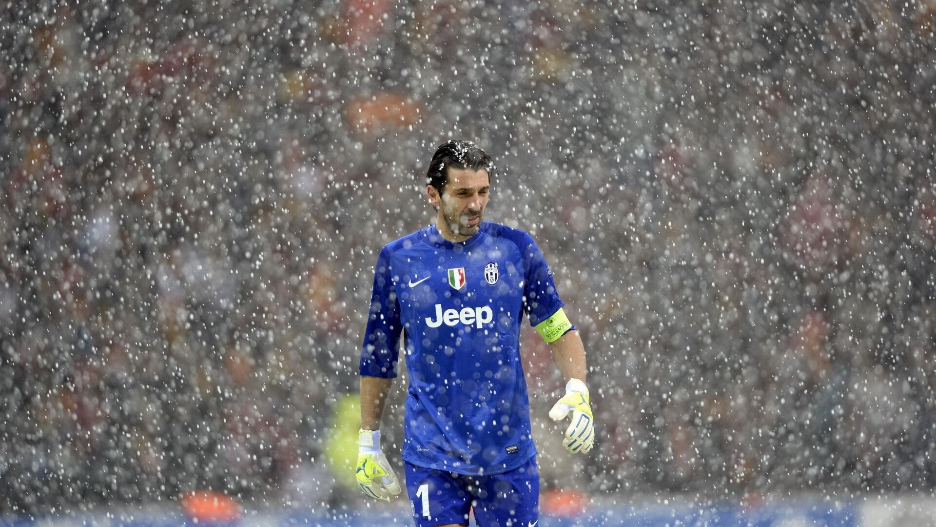 ac米兰官方网站-C罗帽子戏法力助球队翻盘，c罗的帽子戏法是怎么回事